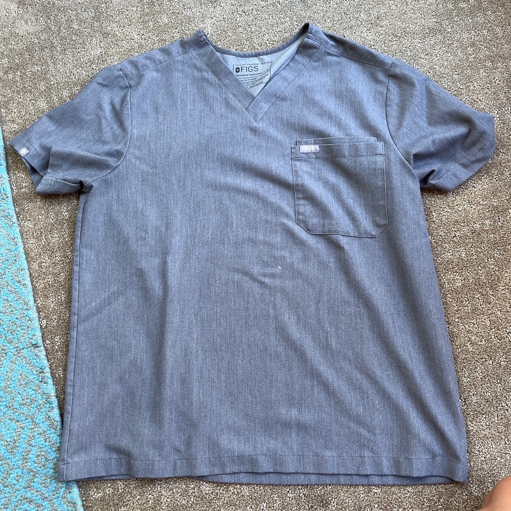 Figs Men’s scrub set: Leon top (M), Axim pants (M short)